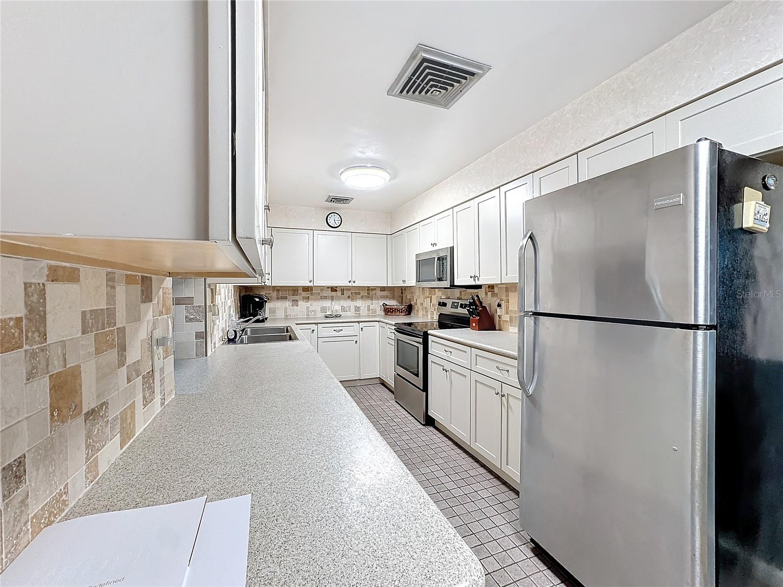 Image 11 of 56 For 6 Palm Way 