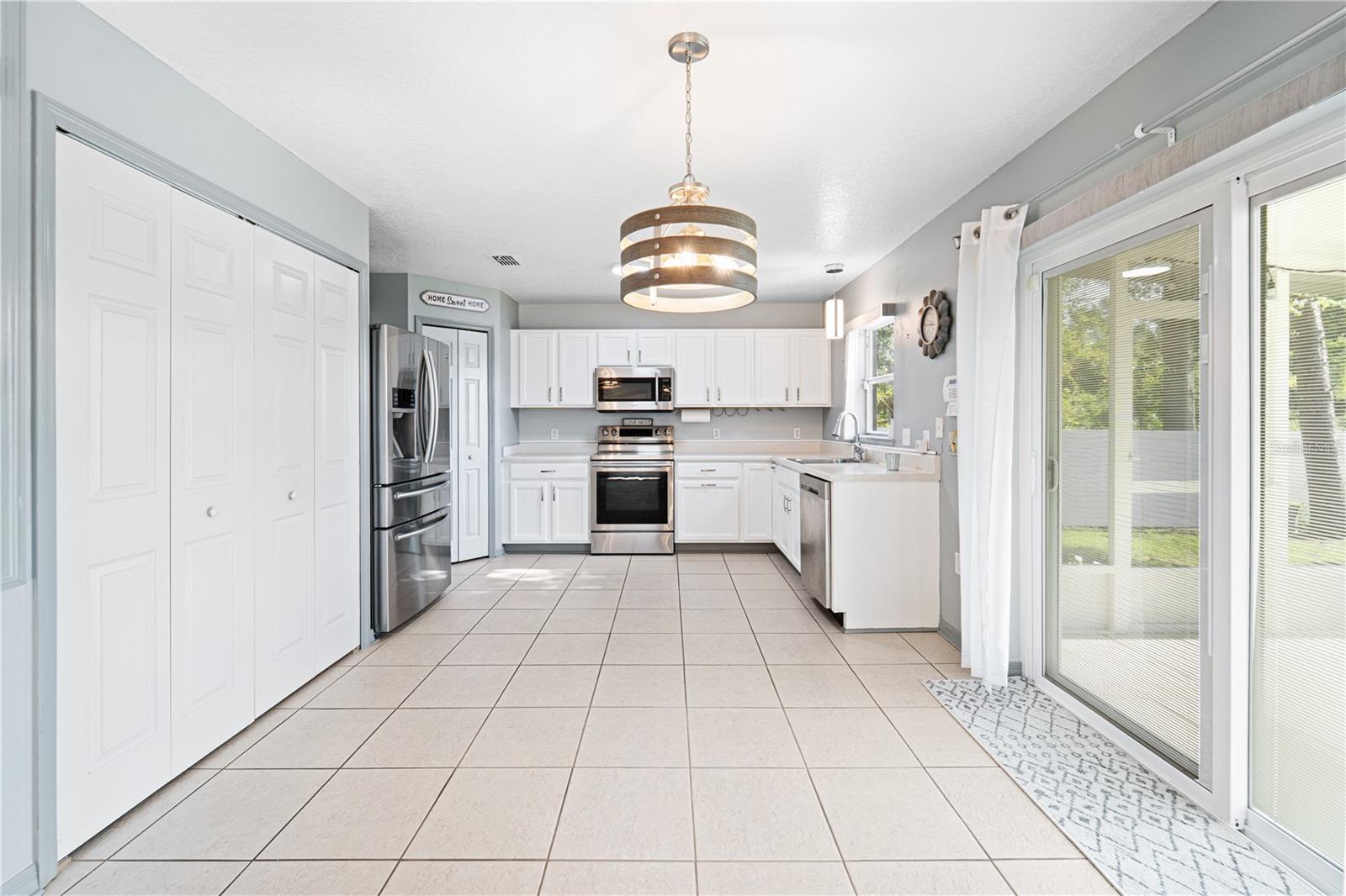 Image 4 of 12 For 2555 Sw 154th Place Rd
