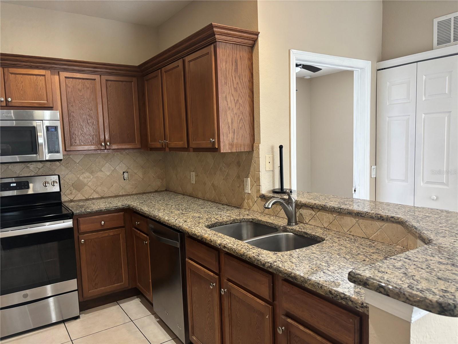 Image 6 of 16 For 2316 Grand Central Parkway 14