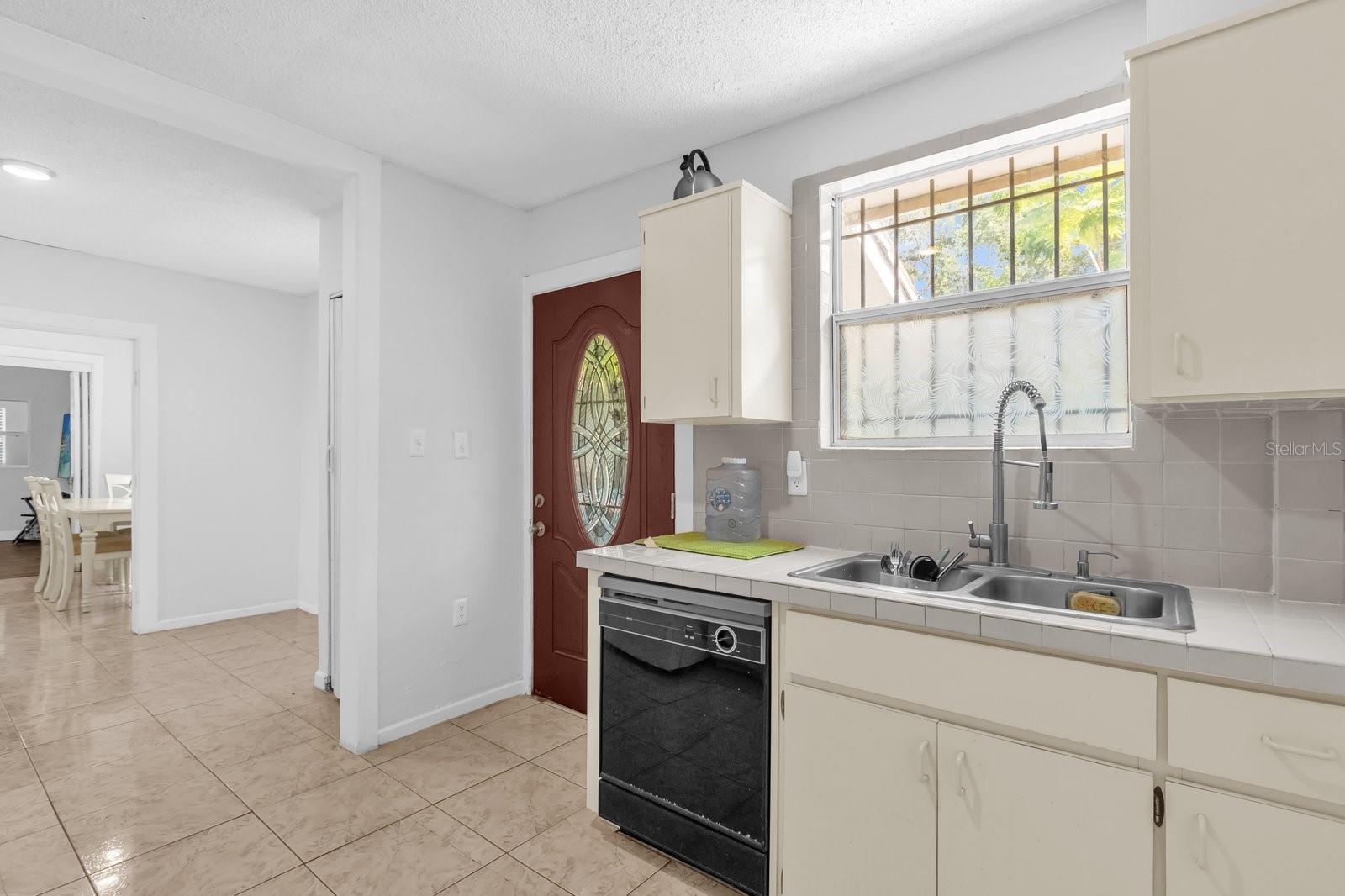 Image 7 of 16 For 425 Observatory Drive