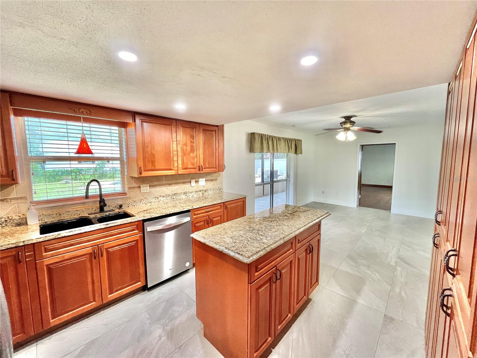 Image 3 of 31 For 2400 Sue Drive