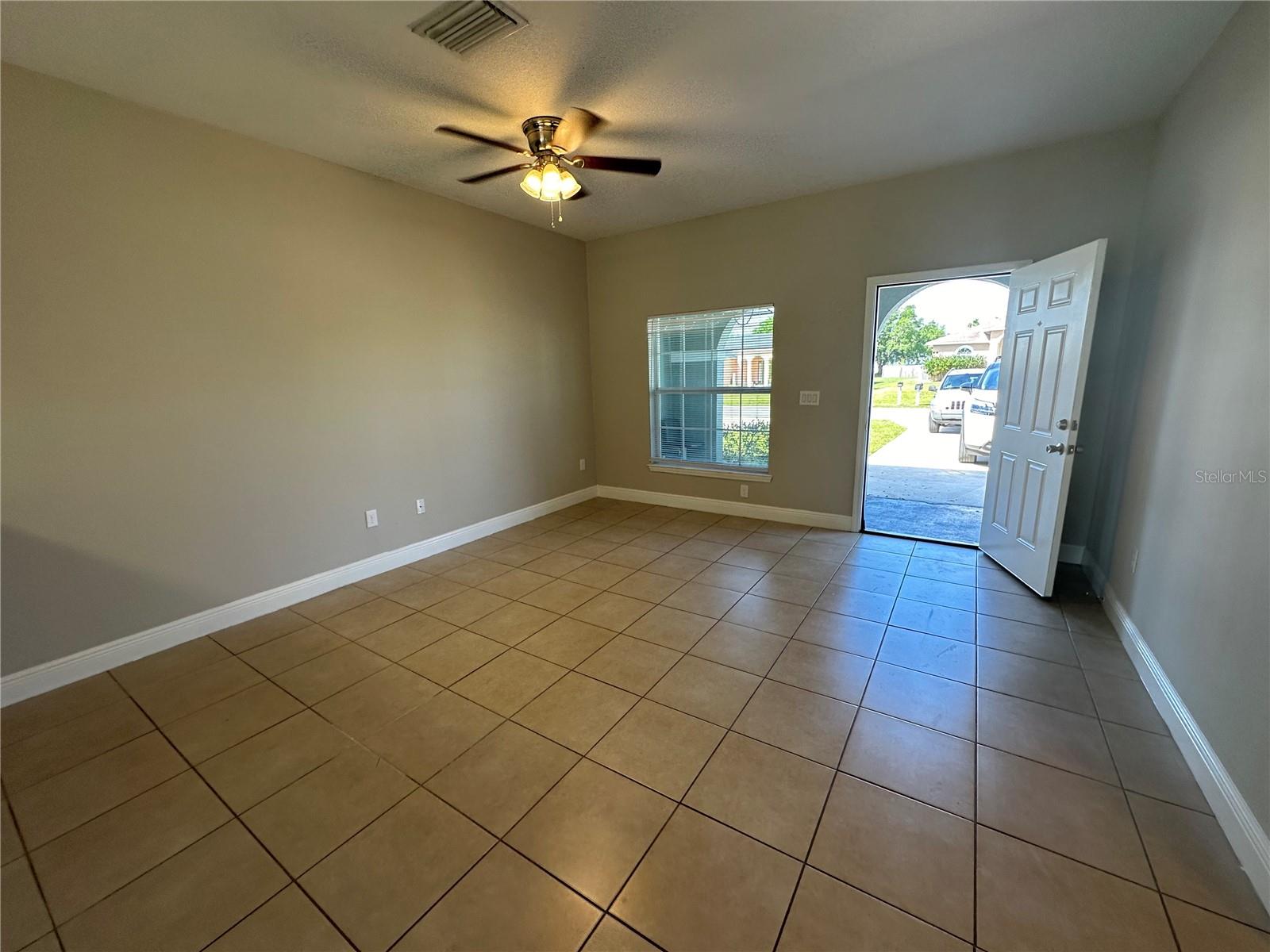 Image 7 of 16 For 1022 Embrun Court B