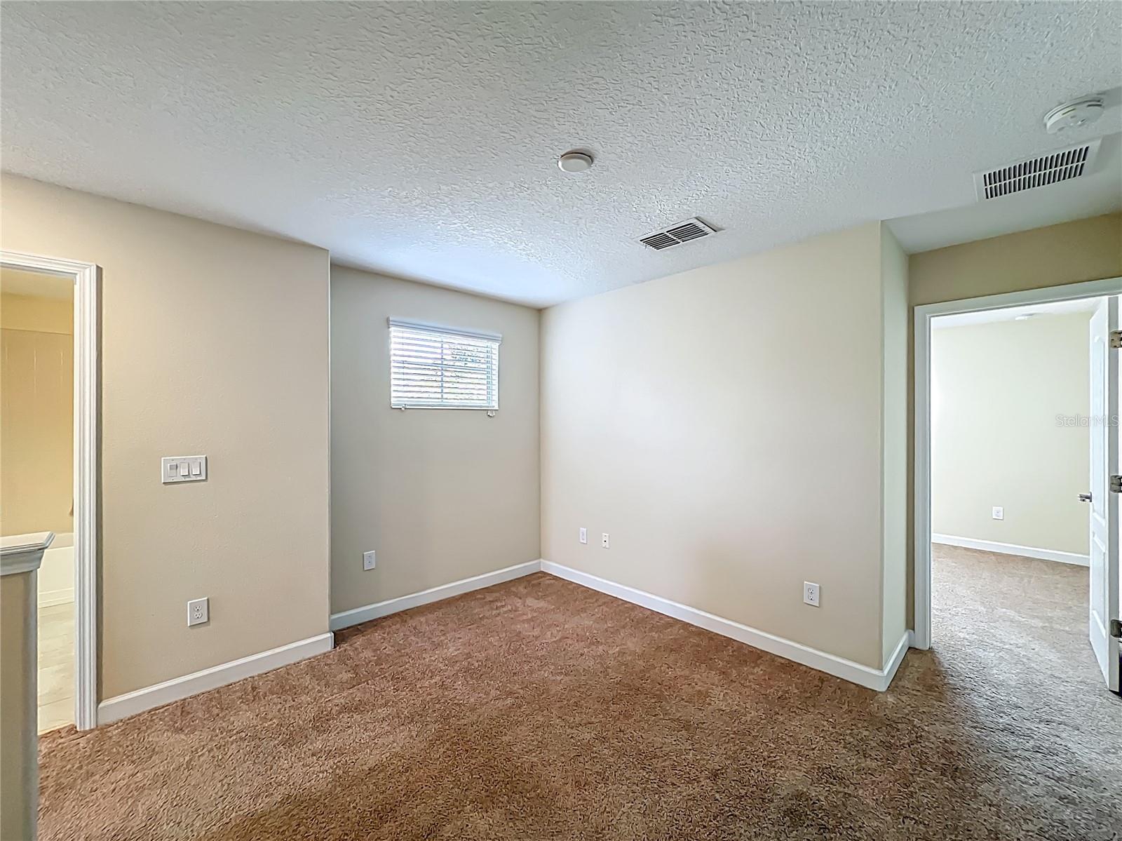 Image 34 of 53 For 15150 Evergreen Oak Loop