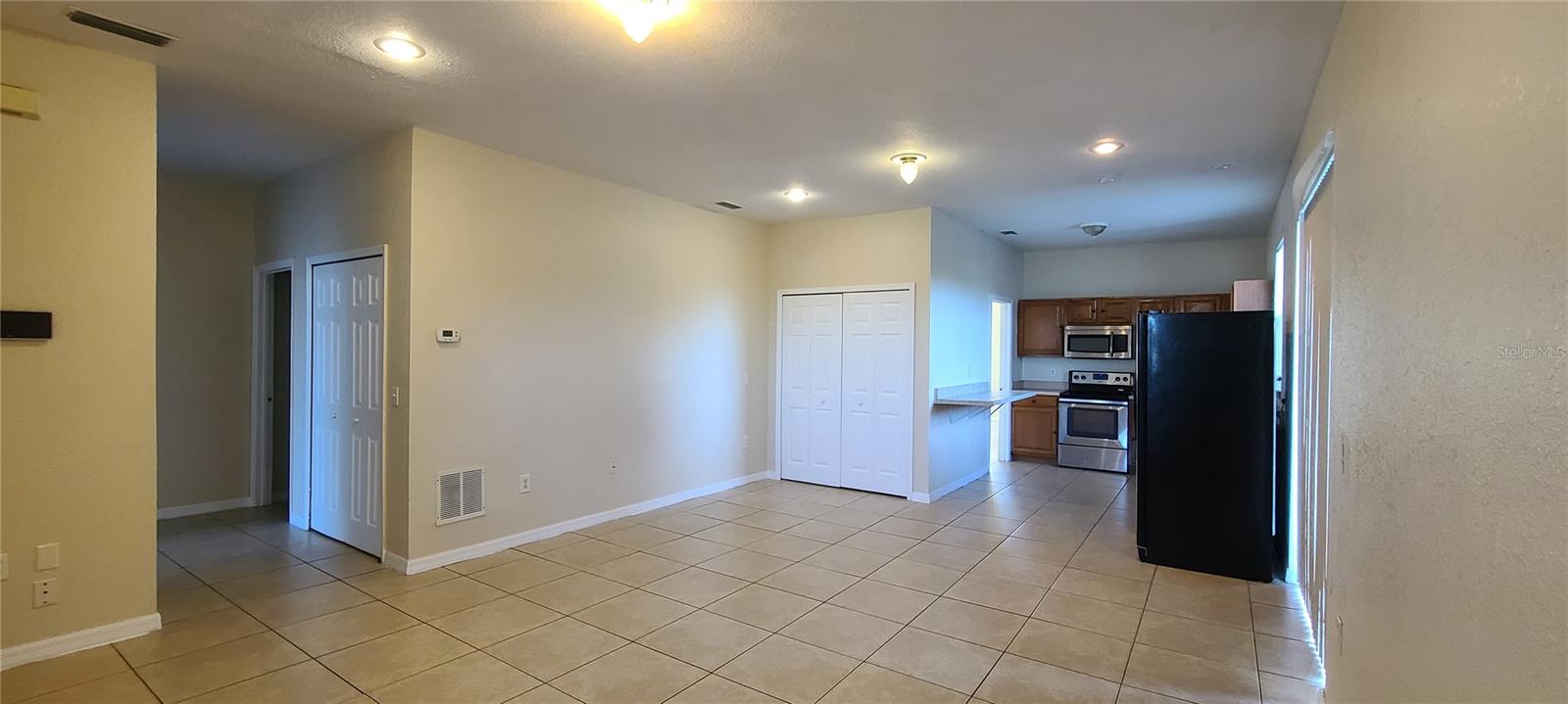 Image 3 of 16 For 405 Majestic Way