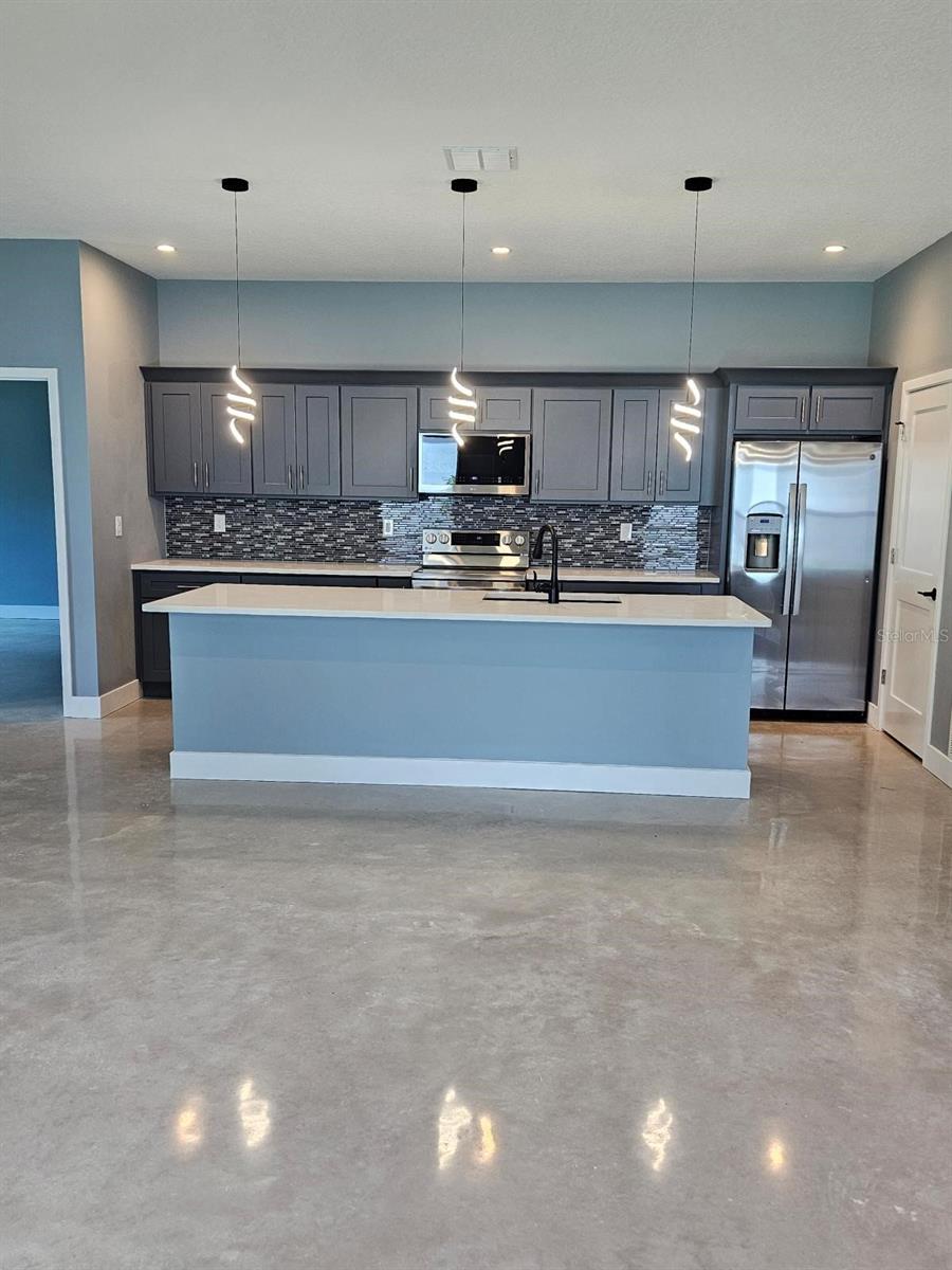 Image 5 of 15 For 785 Giblin Avenue Sw