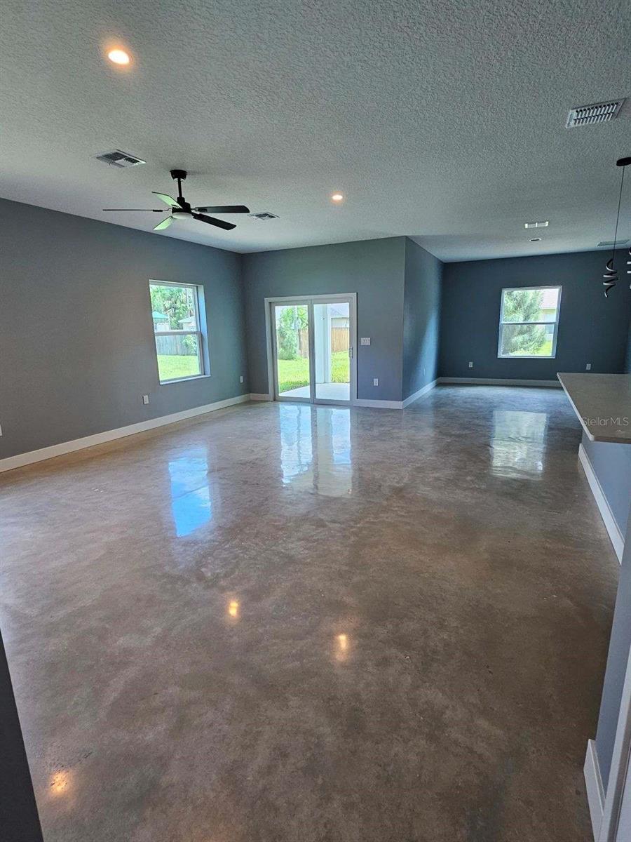 Image 7 of 15 For 785 Giblin Avenue Sw