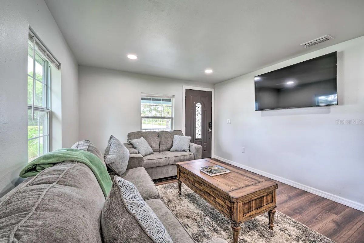 Image 6 of 26 For 301 Wetmore Street