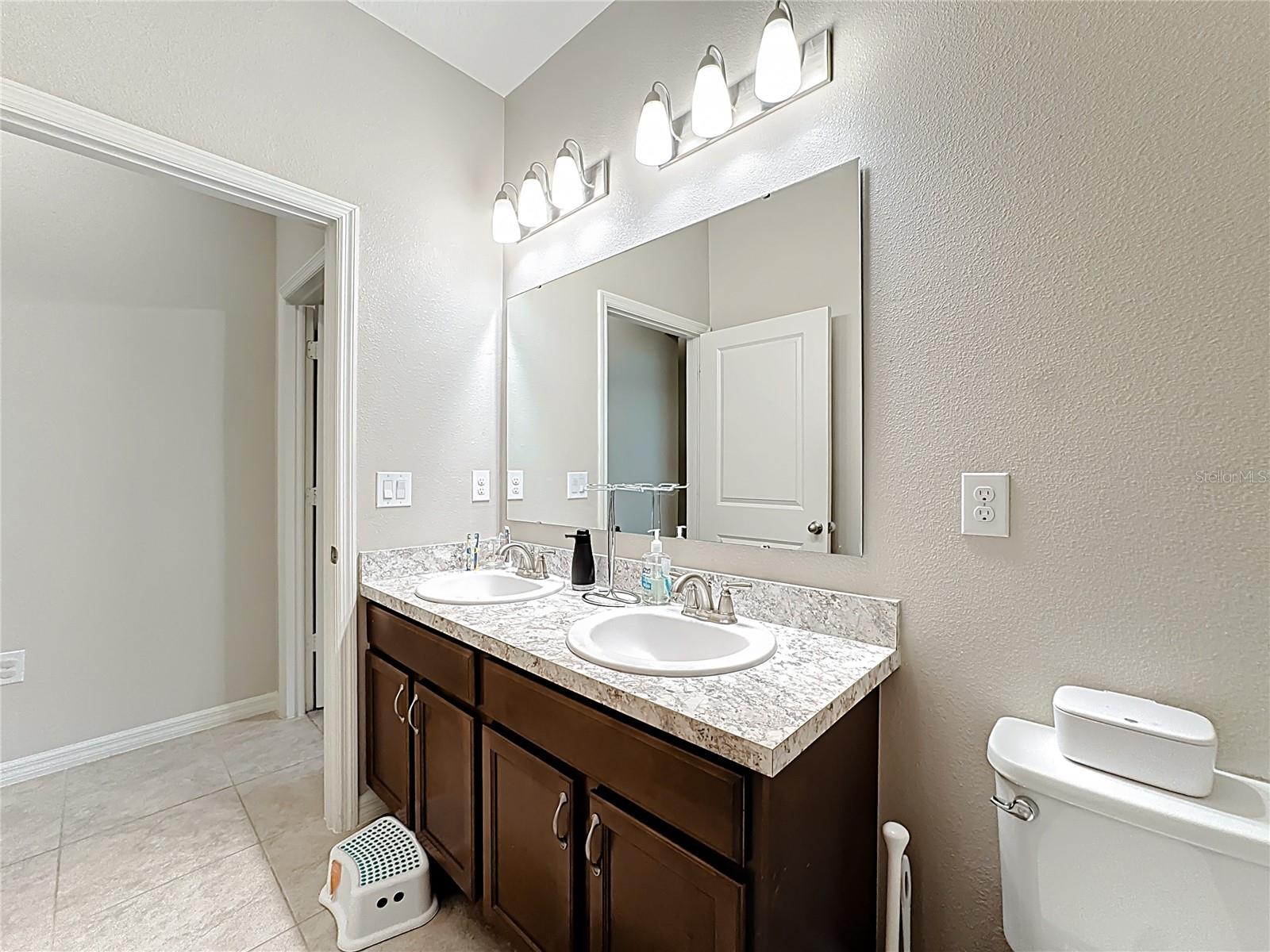 Image 37 of 65 For 3019 Cherry Orchard Lane W
