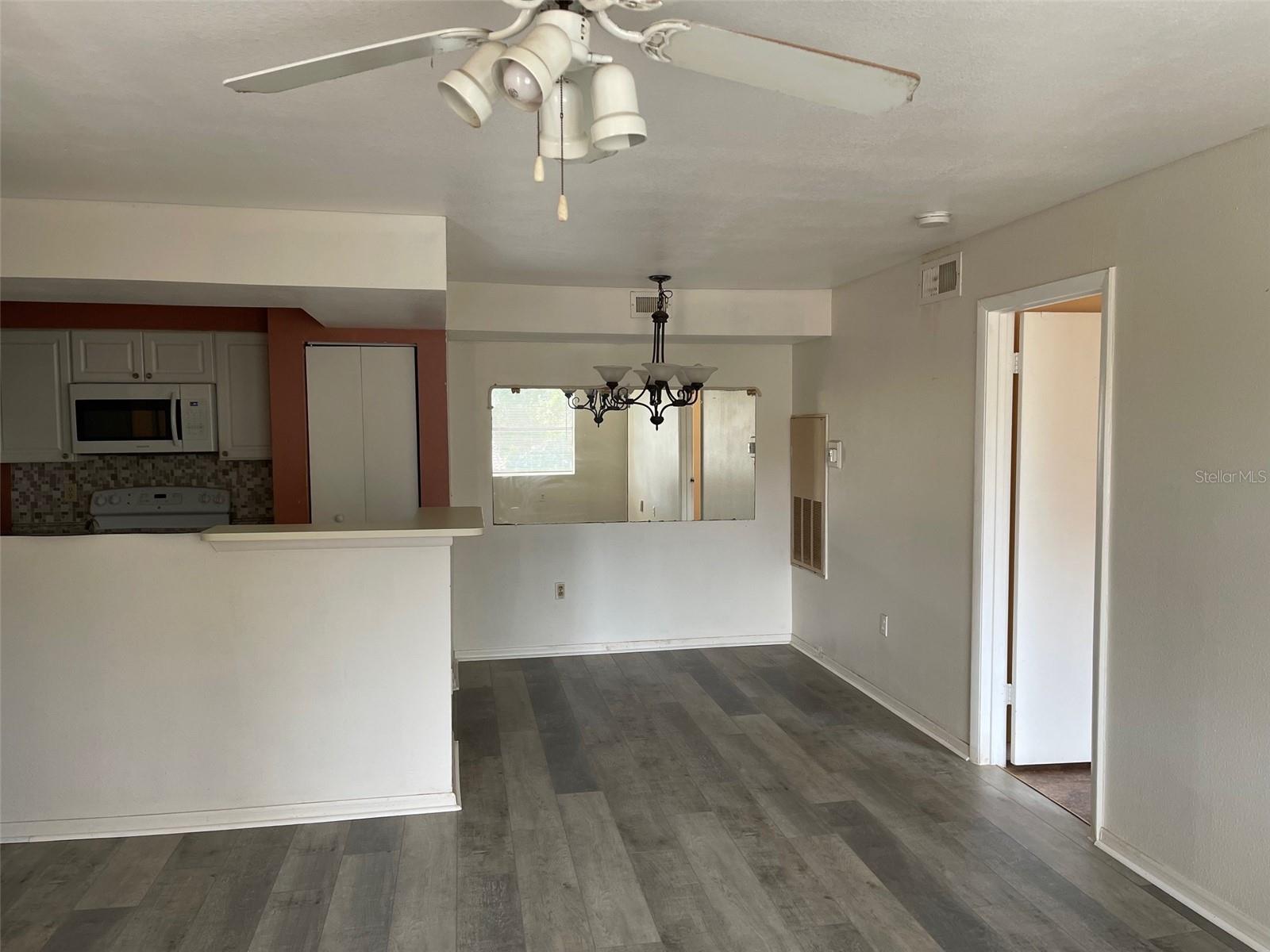Image 2 of 8 For 3016 Parkway Boulevard 303