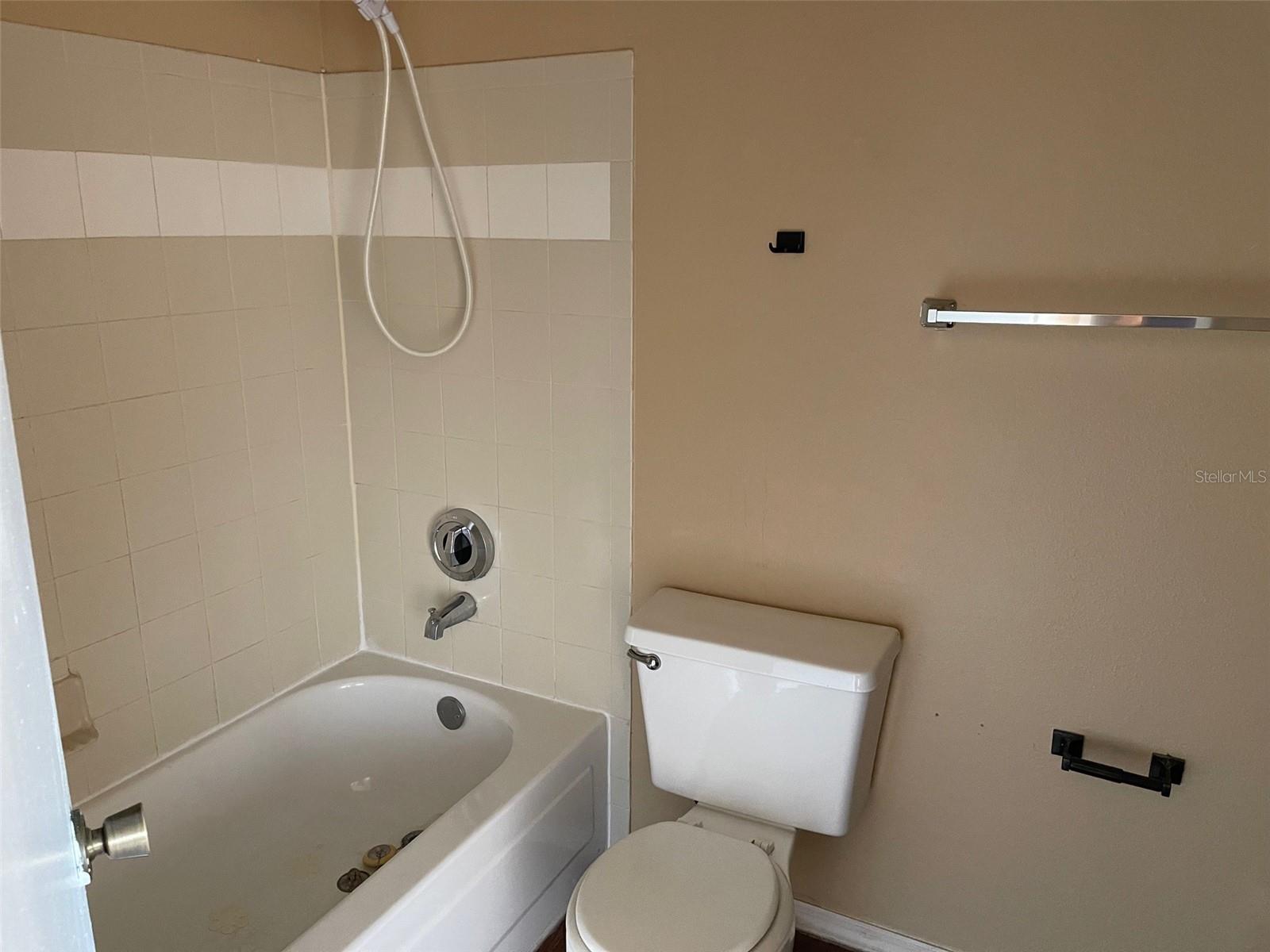 Image 7 of 8 For 3016 Parkway Boulevard 303