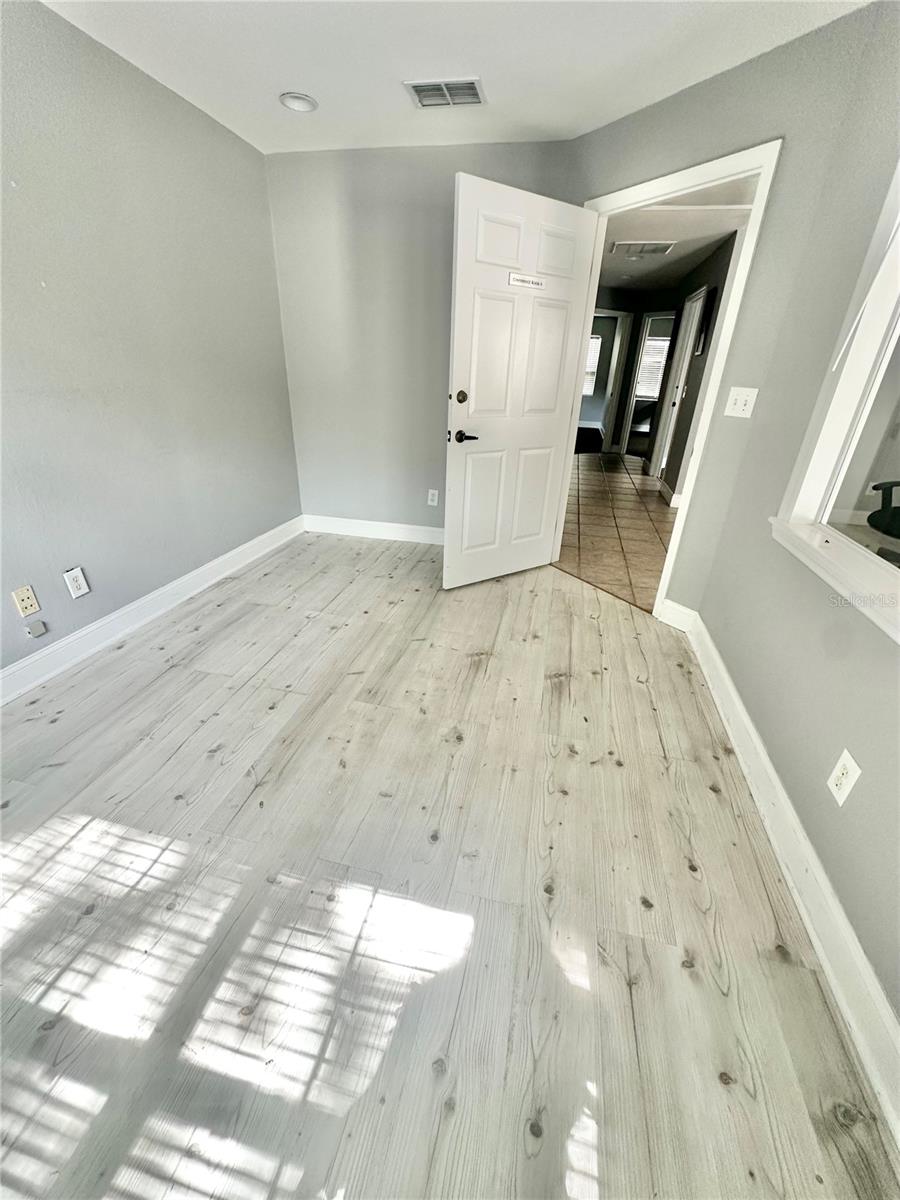 Image 4 of 10 For 112 Clyde Avenue