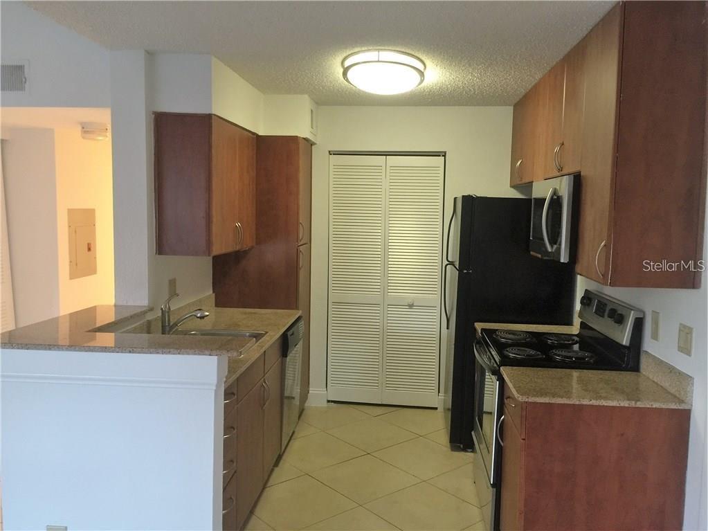 Image 6 of 22 For 11558 Westwood Boulevard 822