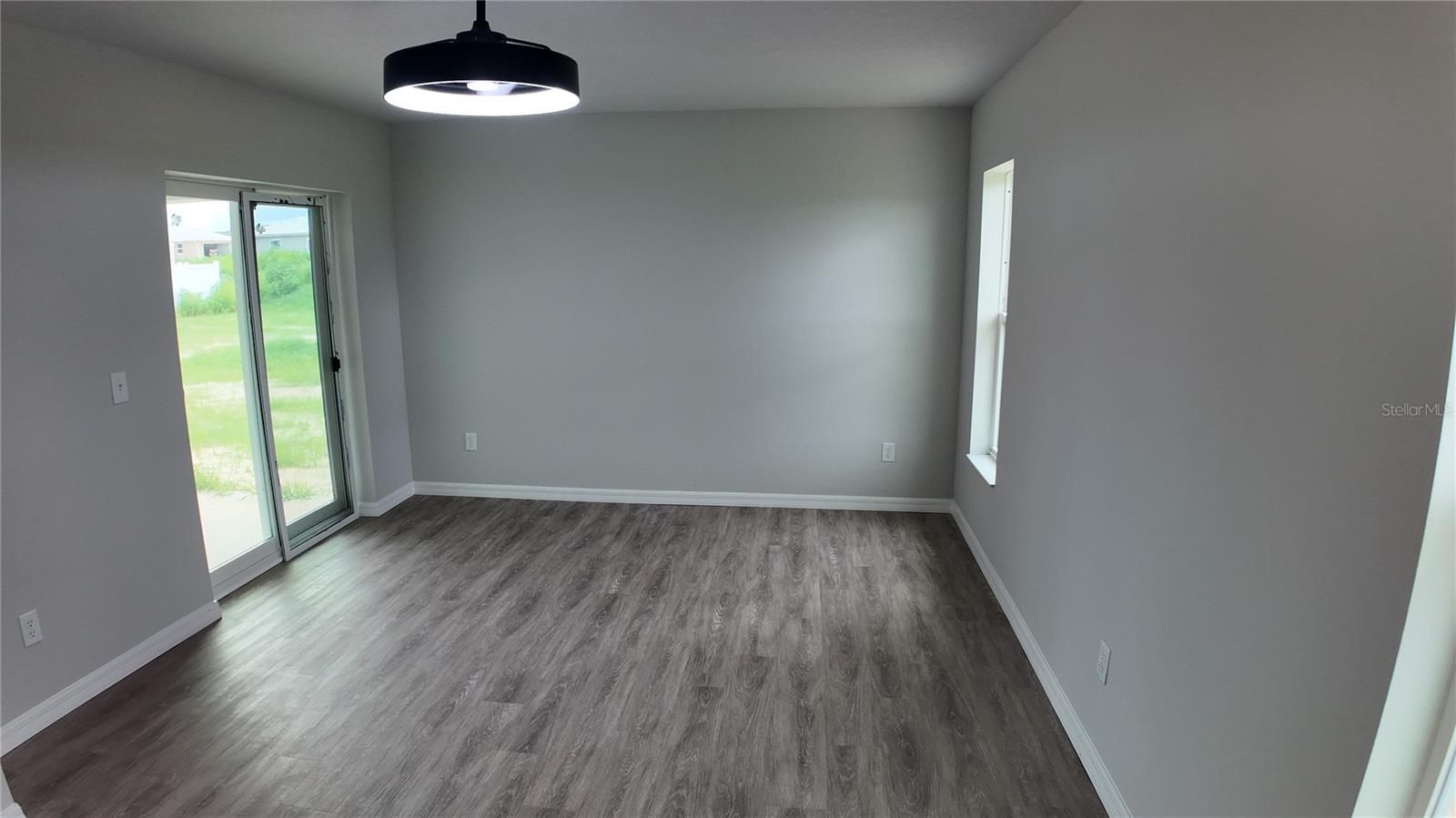 Listing photo id 13 for 107 Buchannon Terrace
