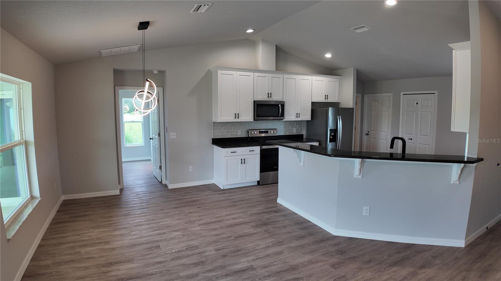 Listing photo id 2 for 107 Buchannon Terrace