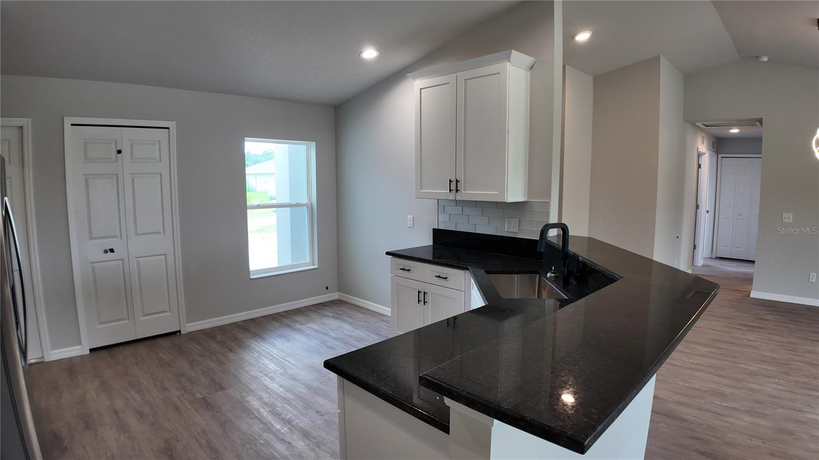 Listing photo id 5 for 107 Buchannon Terrace