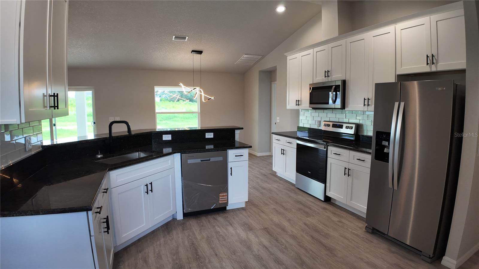 Listing photo id 6 for 107 Buchannon Terrace