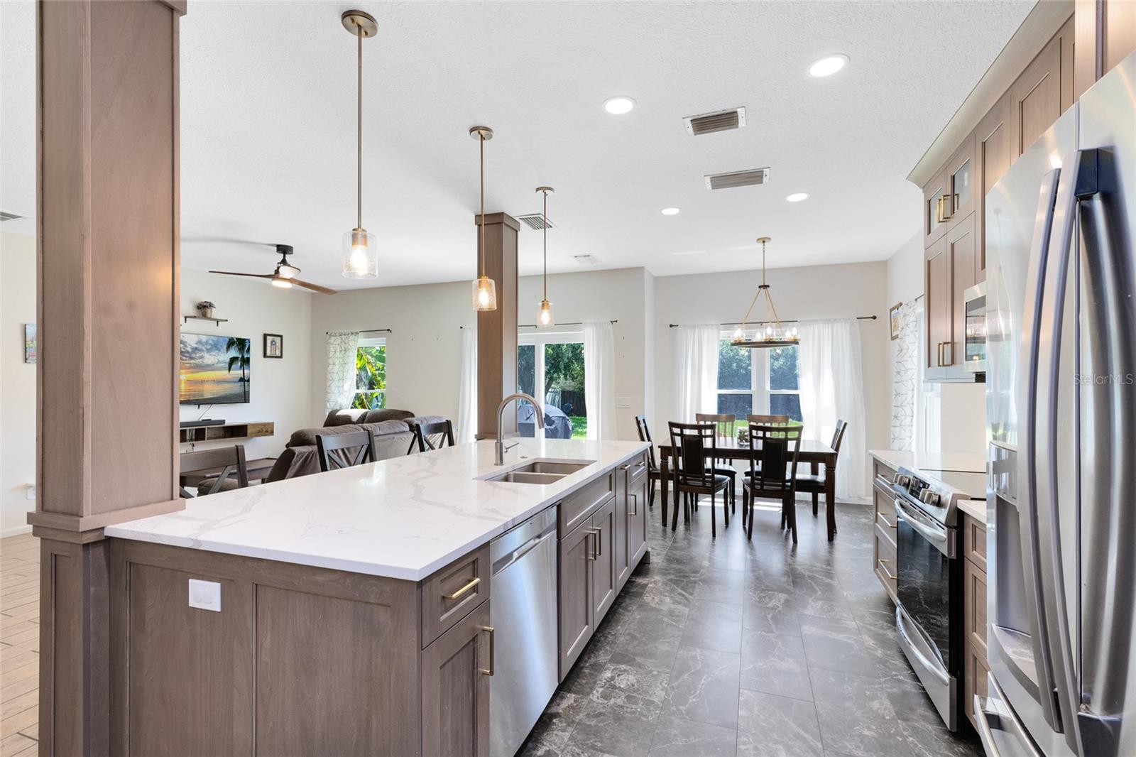 Image 4 of 38 For 10943 Prairie Hawk Drive
