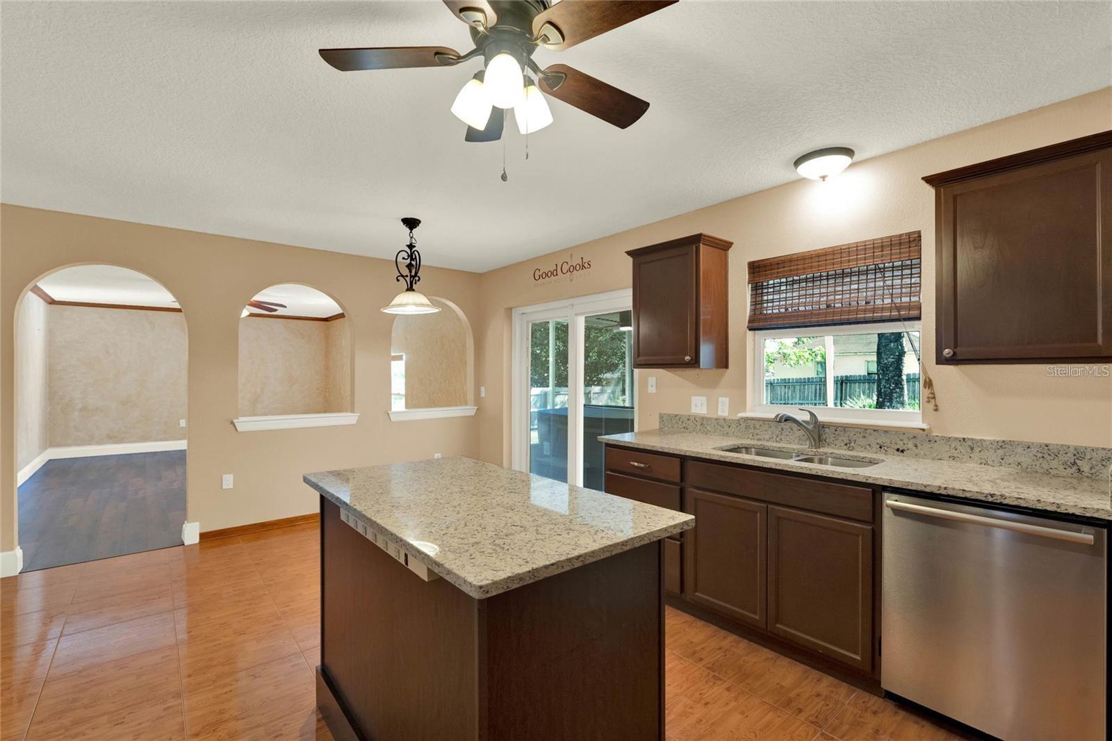 Image 4 of 8 For 9649 Water Fern Circle
