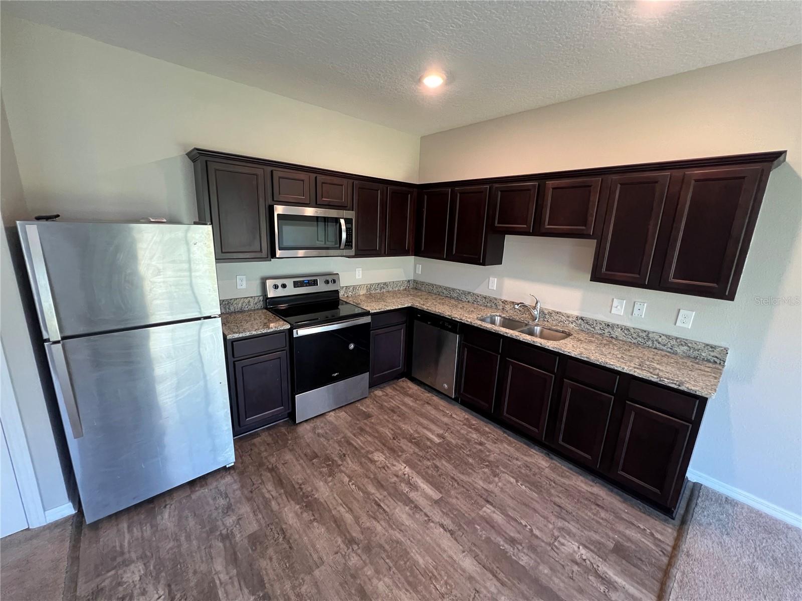 Image 11 of 31 For 852 Grandin Street