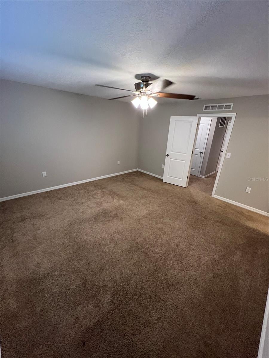 Image 20 of 31 For 852 Grandin Street