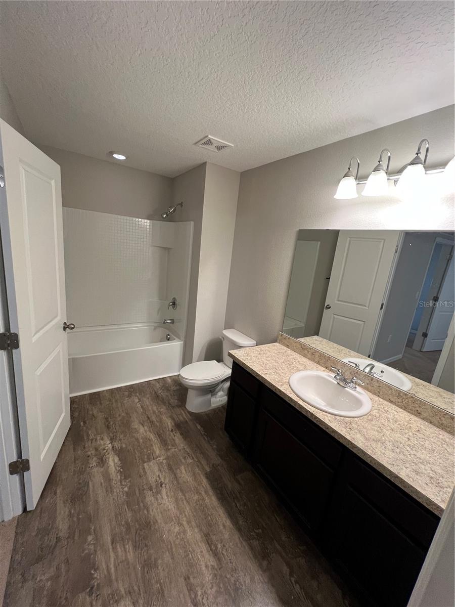 Image 21 of 31 For 852 Grandin Street