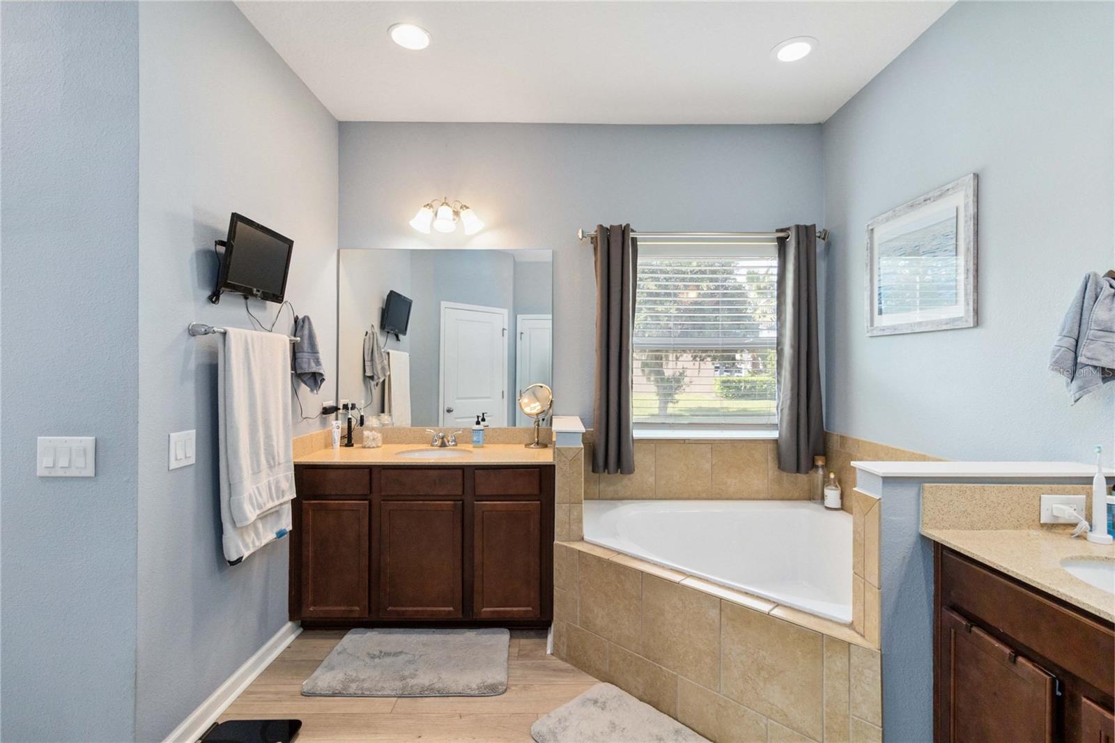 Image 26 of 50 For 1635 Hawksbill Lane