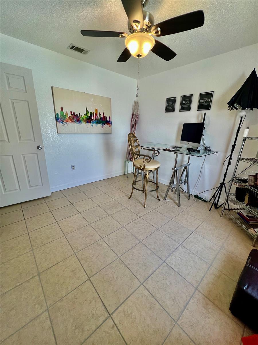 Image 31 of 37 For 712 Cockatoo Court