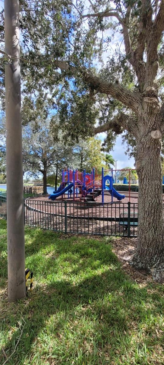 Image 27 of 42 For 4004 Santa Maria Drive 101