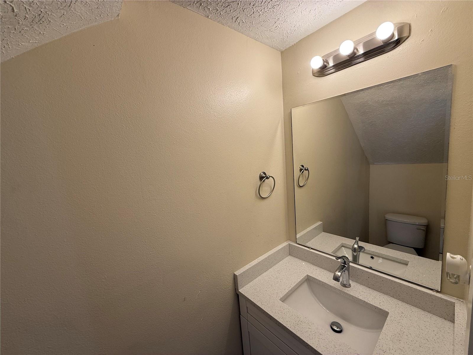 Image 16 of 59 For 1724 Castle Rock Road