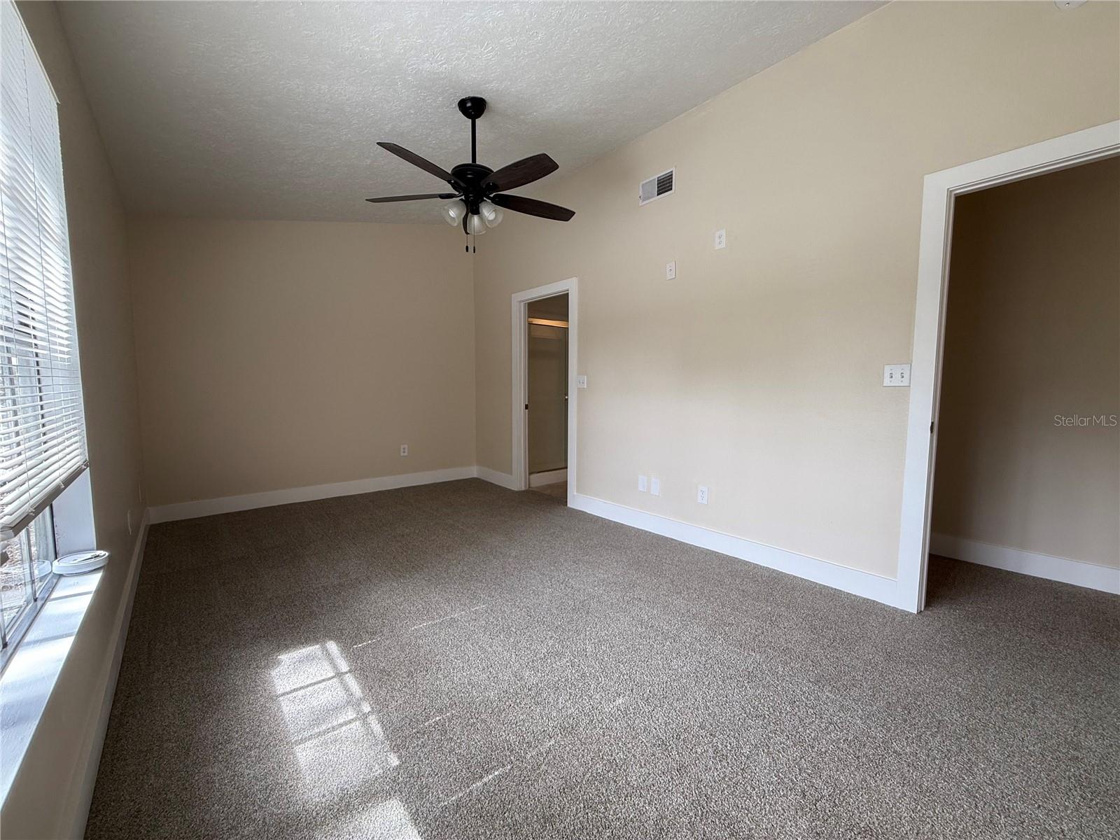 Image 30 of 59 For 1724 Castle Rock Road