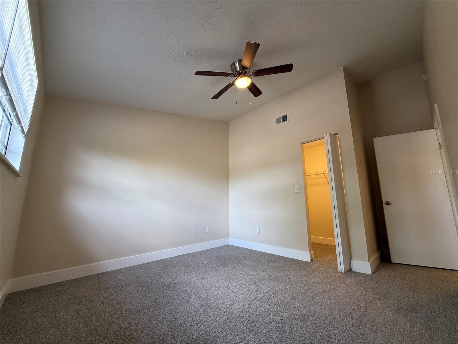 Image 31 of 59 For 1724 Castle Rock Road