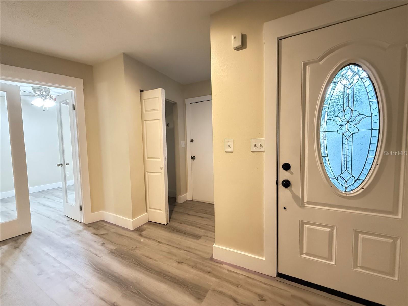 Image 4 of 59 For 1724 Castle Rock Road