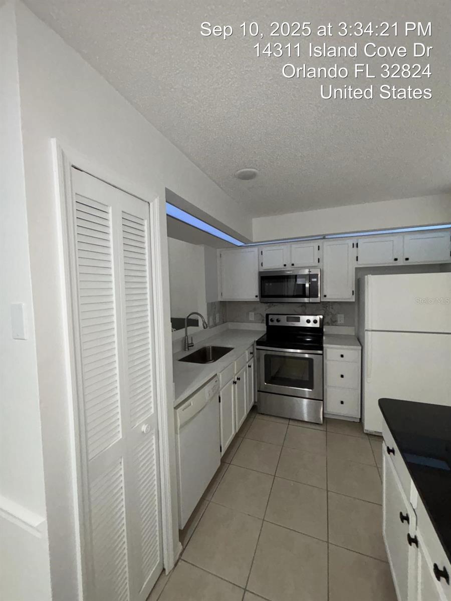 Image 3 of 21 For 14307 Island Cove Drive