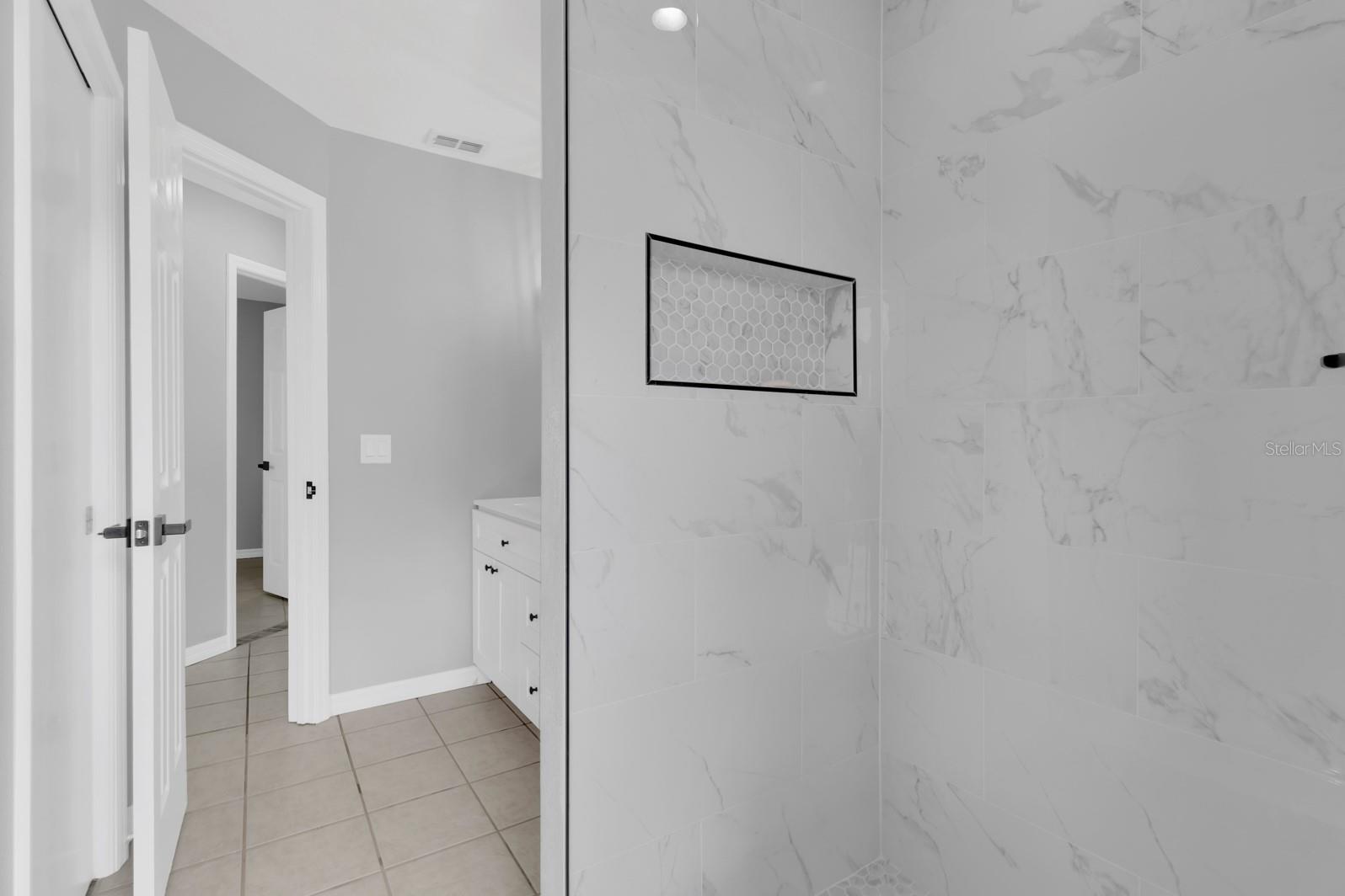 Image 11 of 40 For 2414 Sweetwater Boulevard