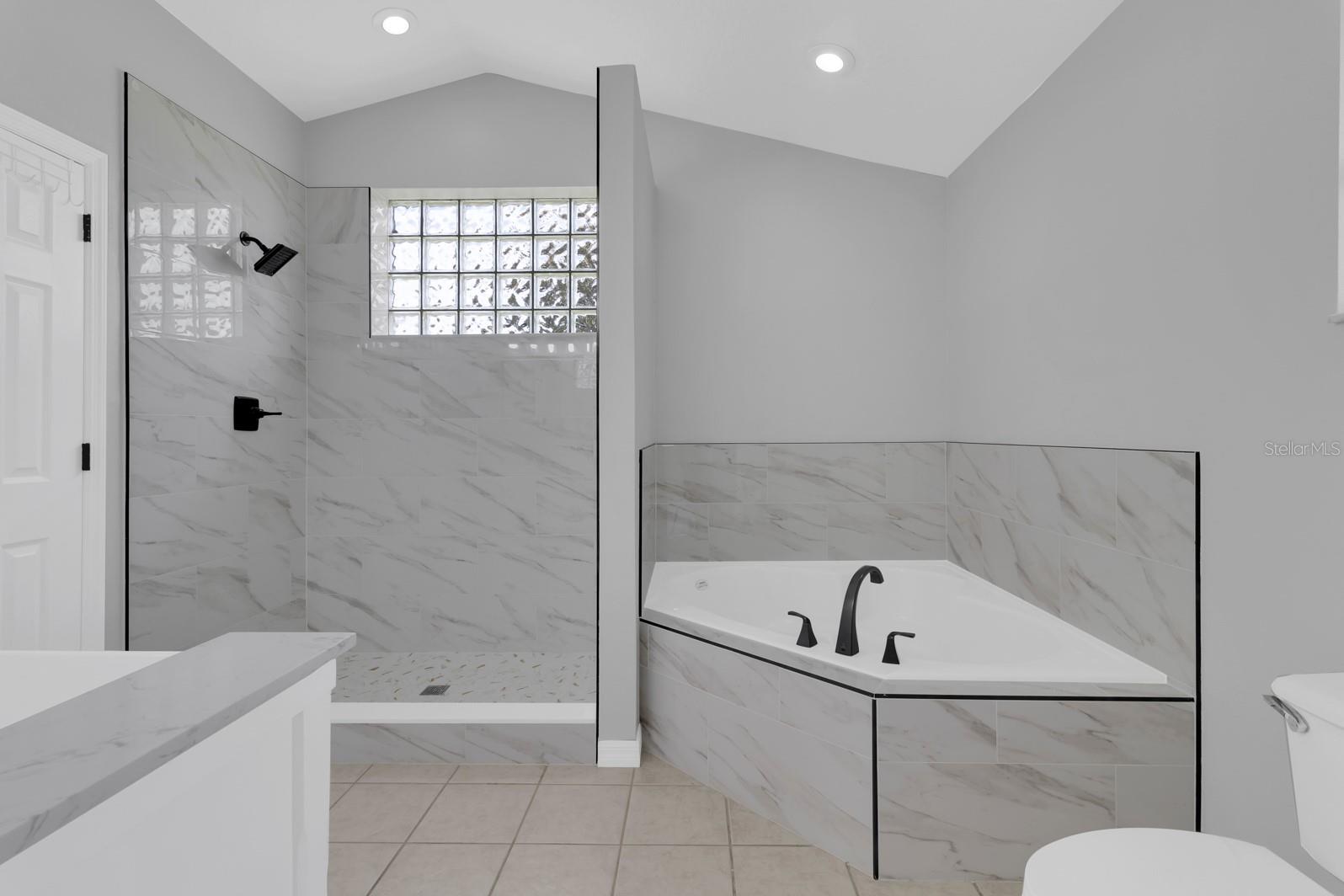 Image 18 of 40 For 2414 Sweetwater Boulevard