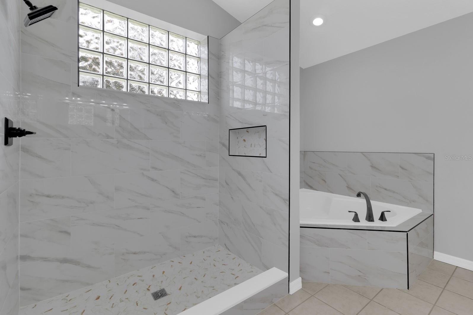 Image 21 of 40 For 2414 Sweetwater Boulevard