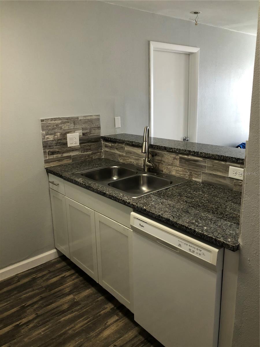 Image 3 of 12 For 4712 Walden Circle 1728