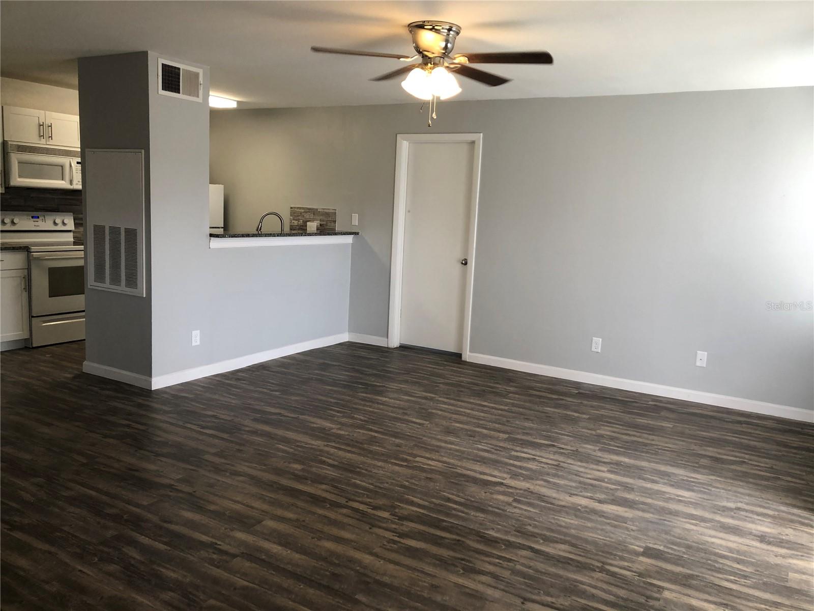Image 5 of 12 For 4712 Walden Circle 1728