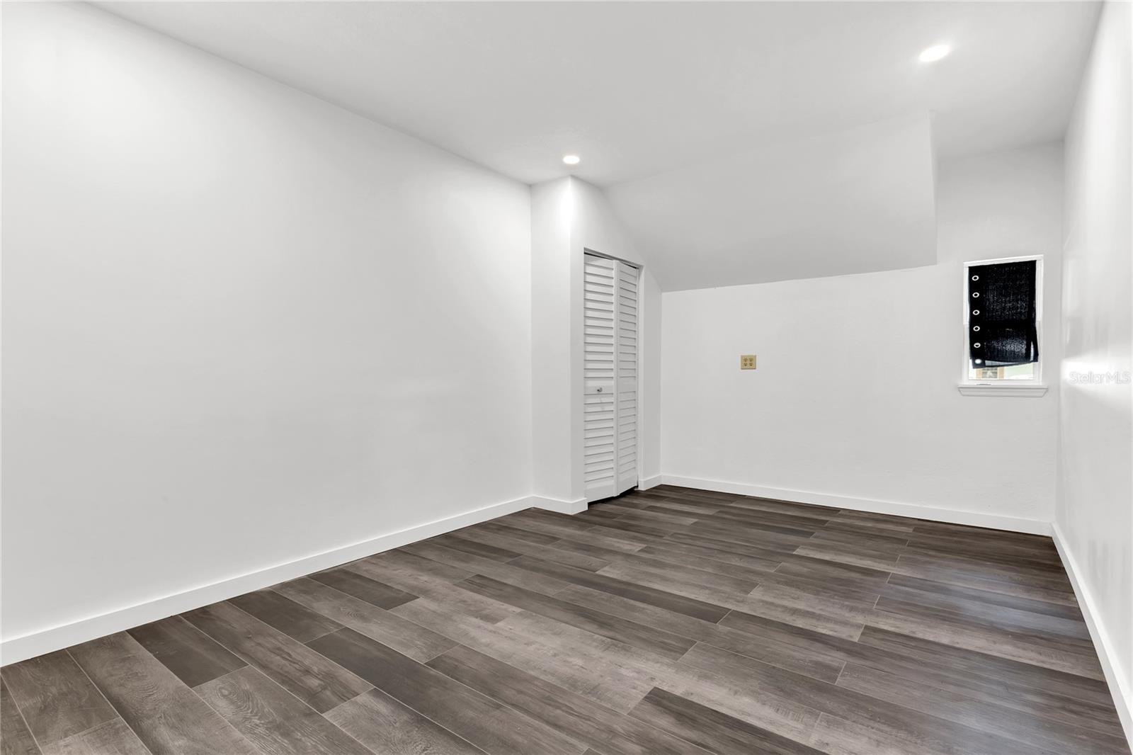Image 21 of 56 For 907 Kristina Court