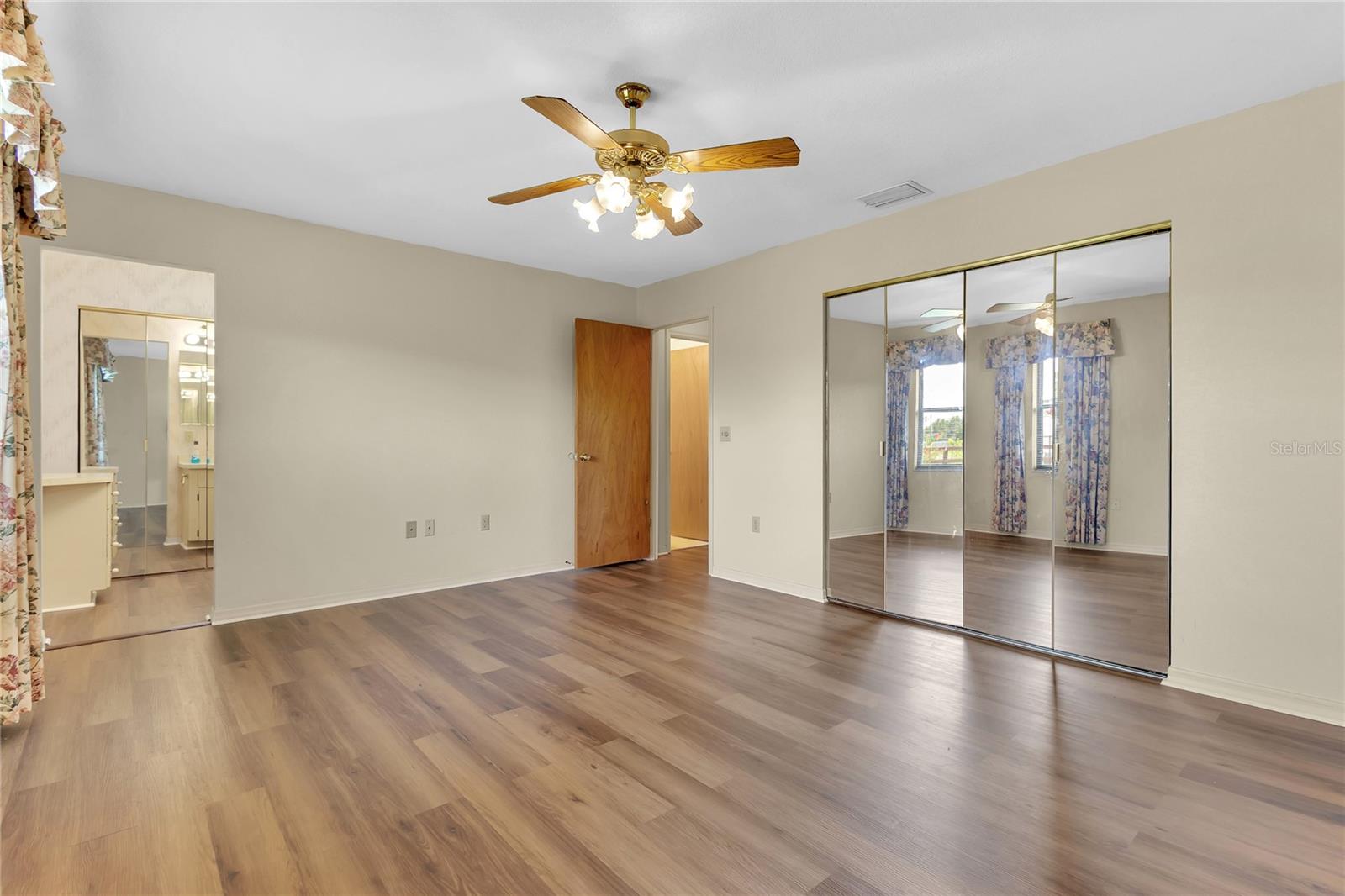 Image 33 of 56 For 907 Kristina Court