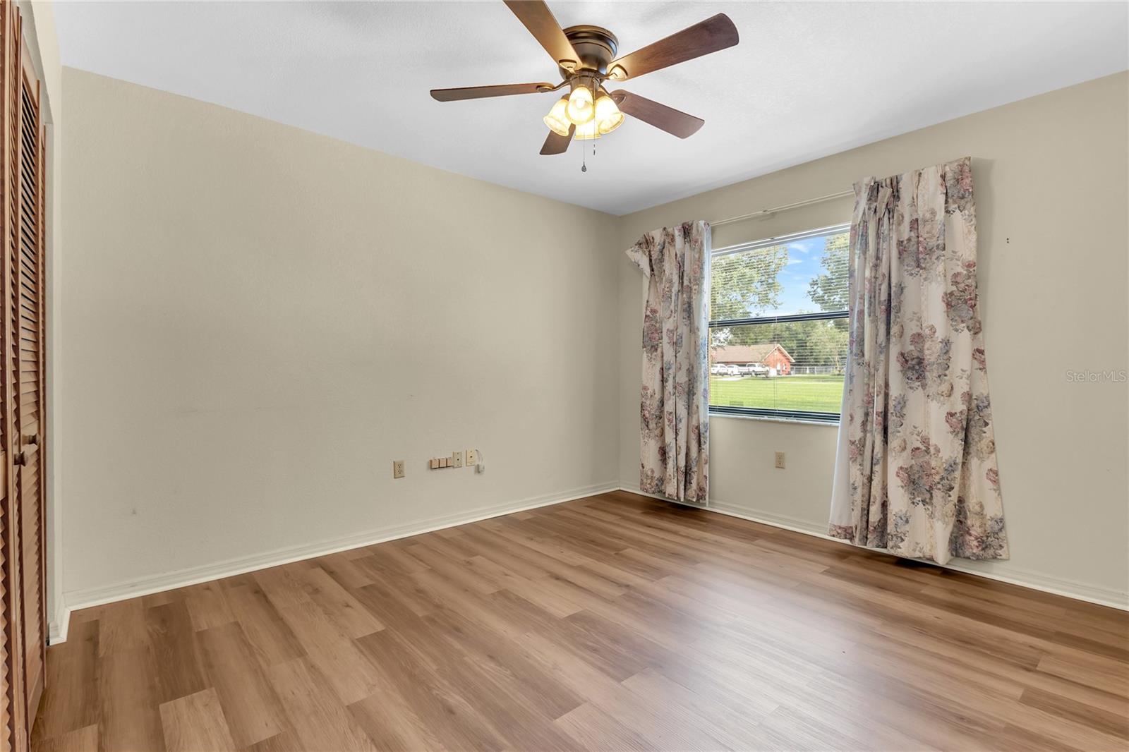 Image 36 of 56 For 907 Kristina Court