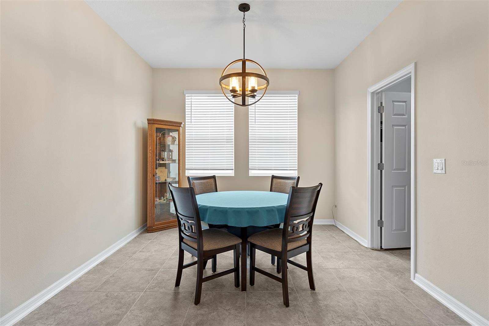 Image 11 of 70 For 1817 Westerham Avenue