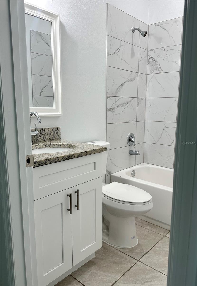 Image 21 of 24 For 810 Glastonbury Dr