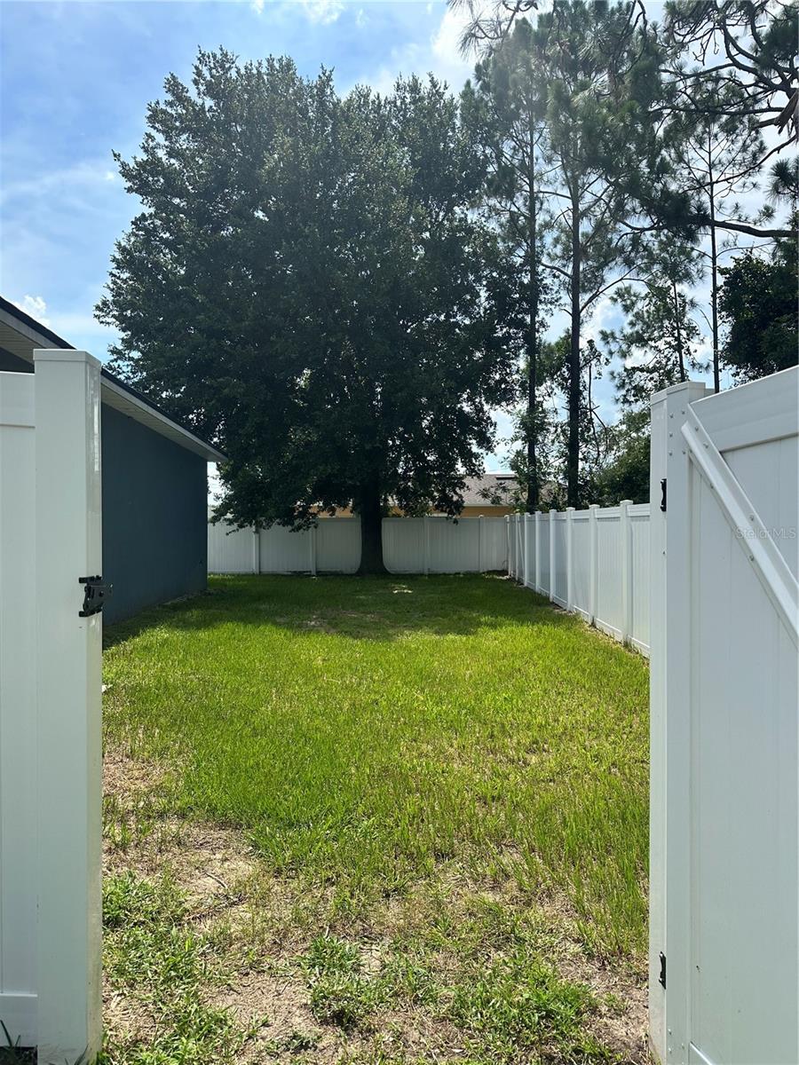 Image 3 of 24 For 810 Glastonbury Dr
