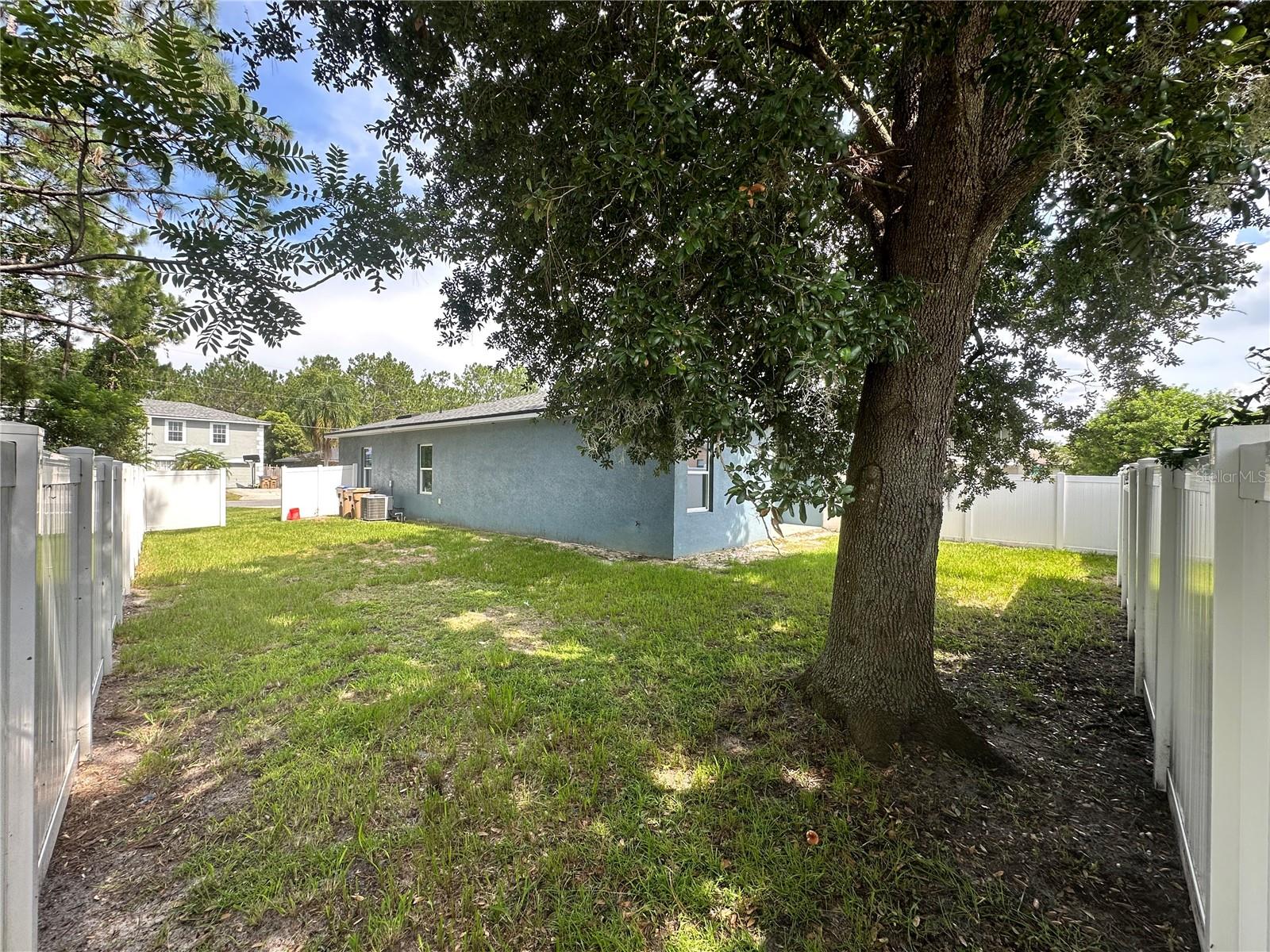 Image 5 of 24 For 810 Glastonbury Dr