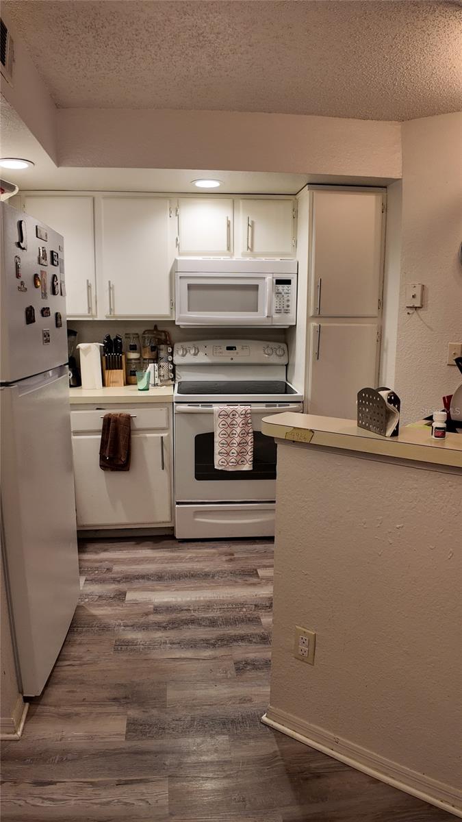 Image 4 of 12 For 4572 Commander Drive 1223