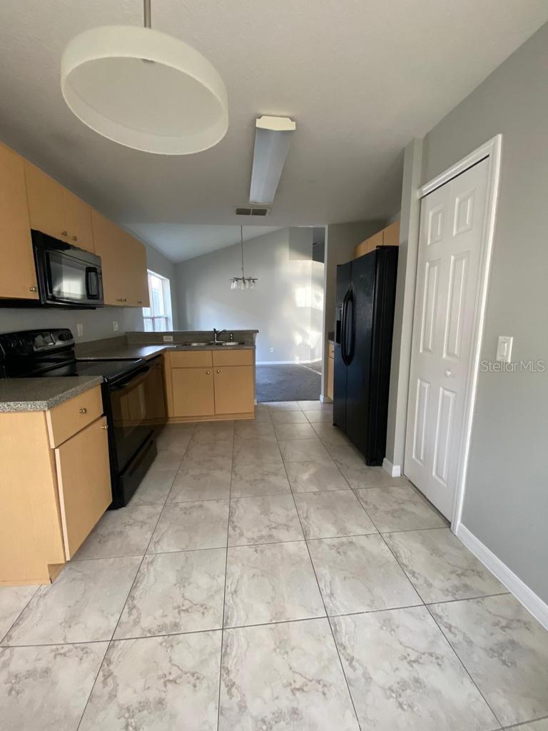 Image 4 of 13 For 140 Primrose Drive