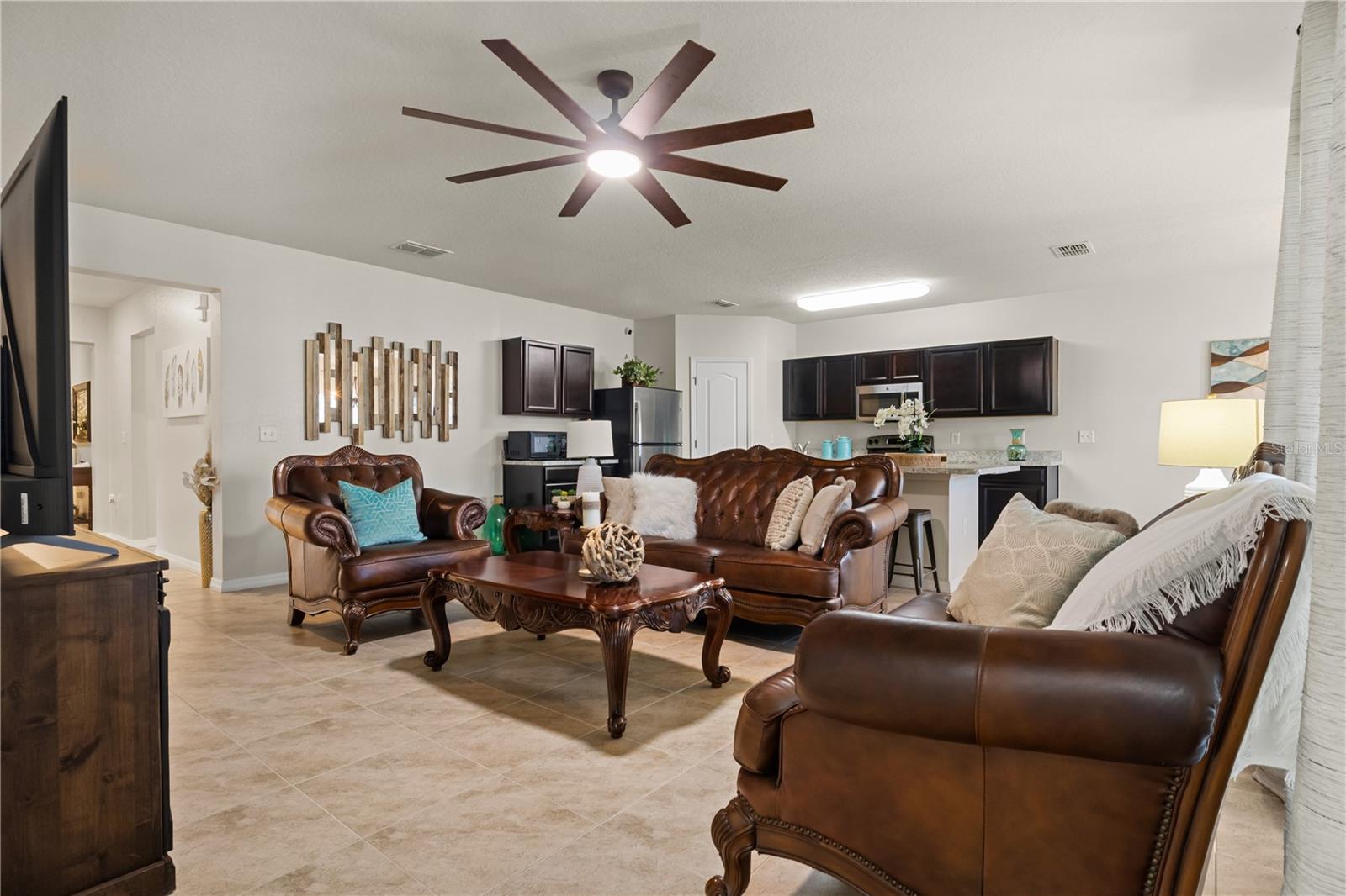 Image 14 of 38 For 555 Lucerne Boulevard