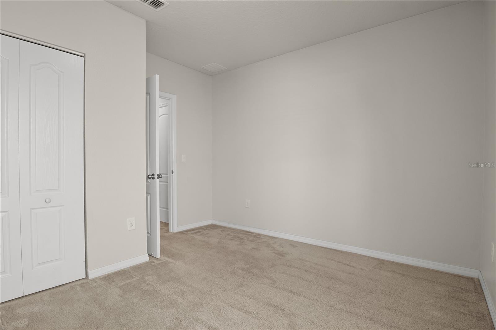 Image 23 of 38 For 555 Lucerne Boulevard