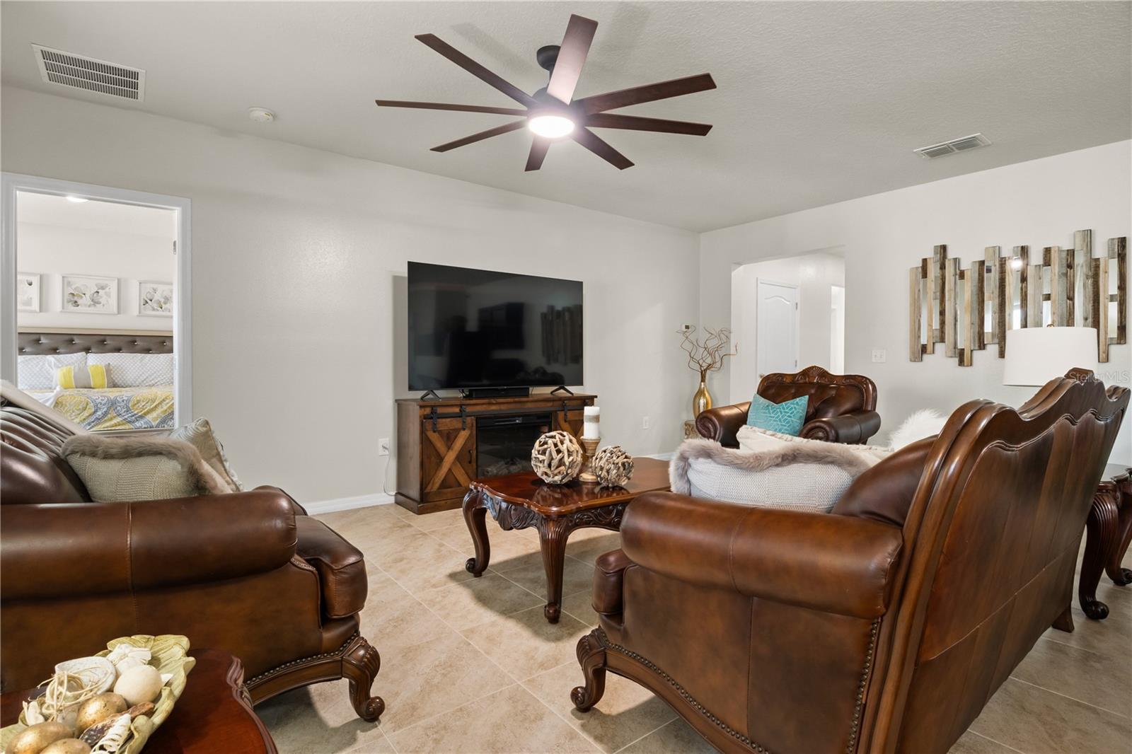 Image 24 of 38 For 555 Lucerne Boulevard